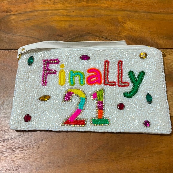 🎉❤️White Multicolor Beaded 21st Birthday Wristlet Zip Closure Pouch Case - Picture 3 of 3